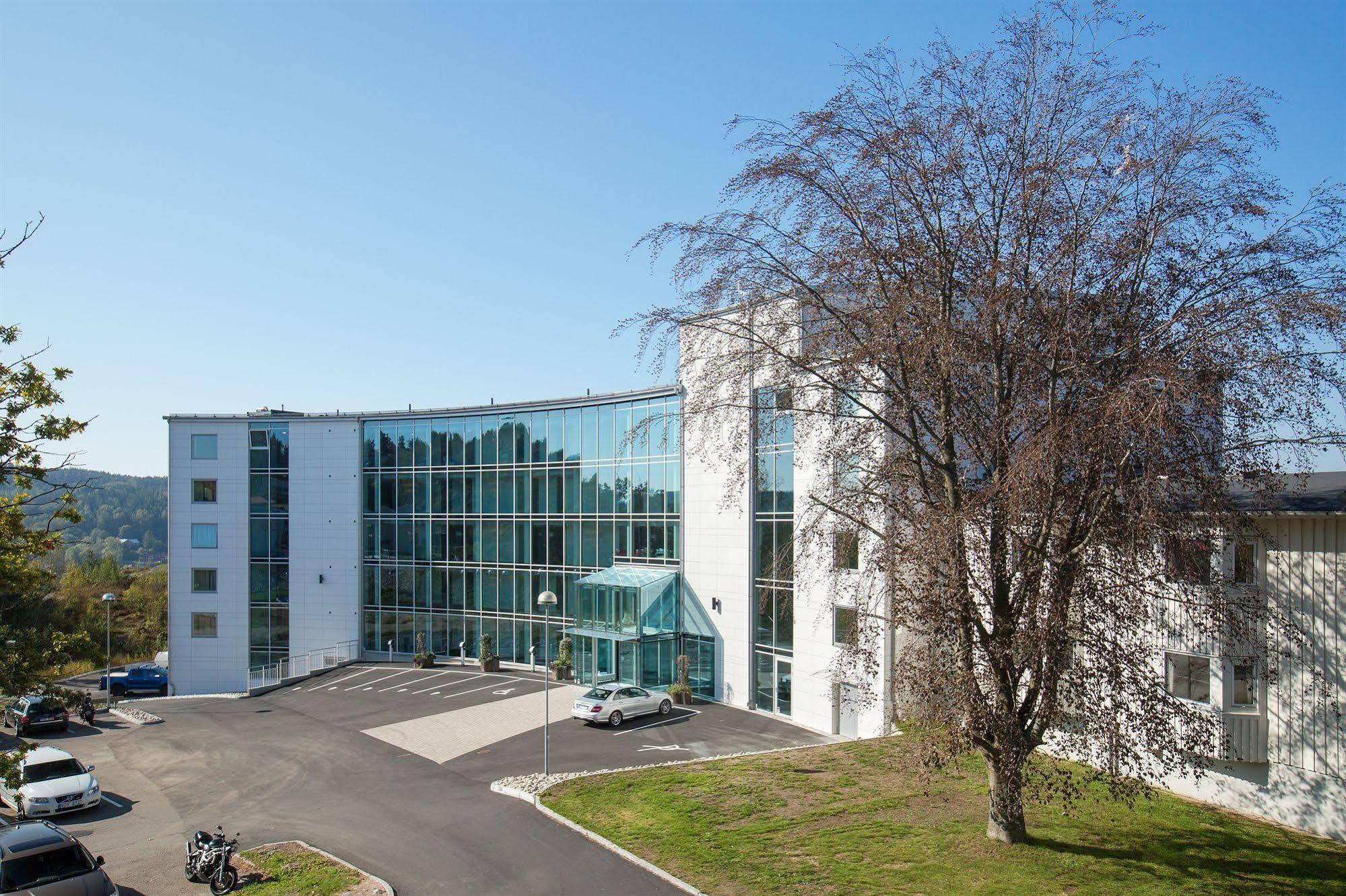 Bohusgarden Hotell & Konferens Uddevalla Extérieur photo